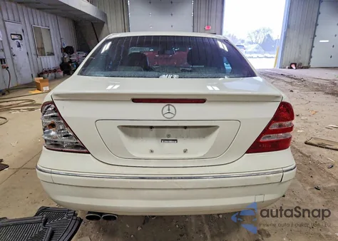 2007 Mercedes-Benz C 230 z USA, uszkodzony, nr VIN WDBRF52H97F936243